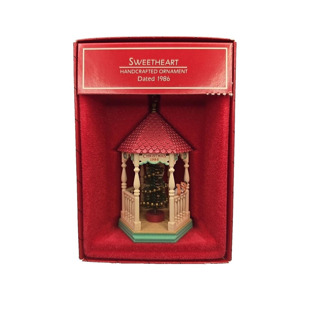 Hallmark Sweetheart Christmas Ornament Gazebo Dated 1986 U328